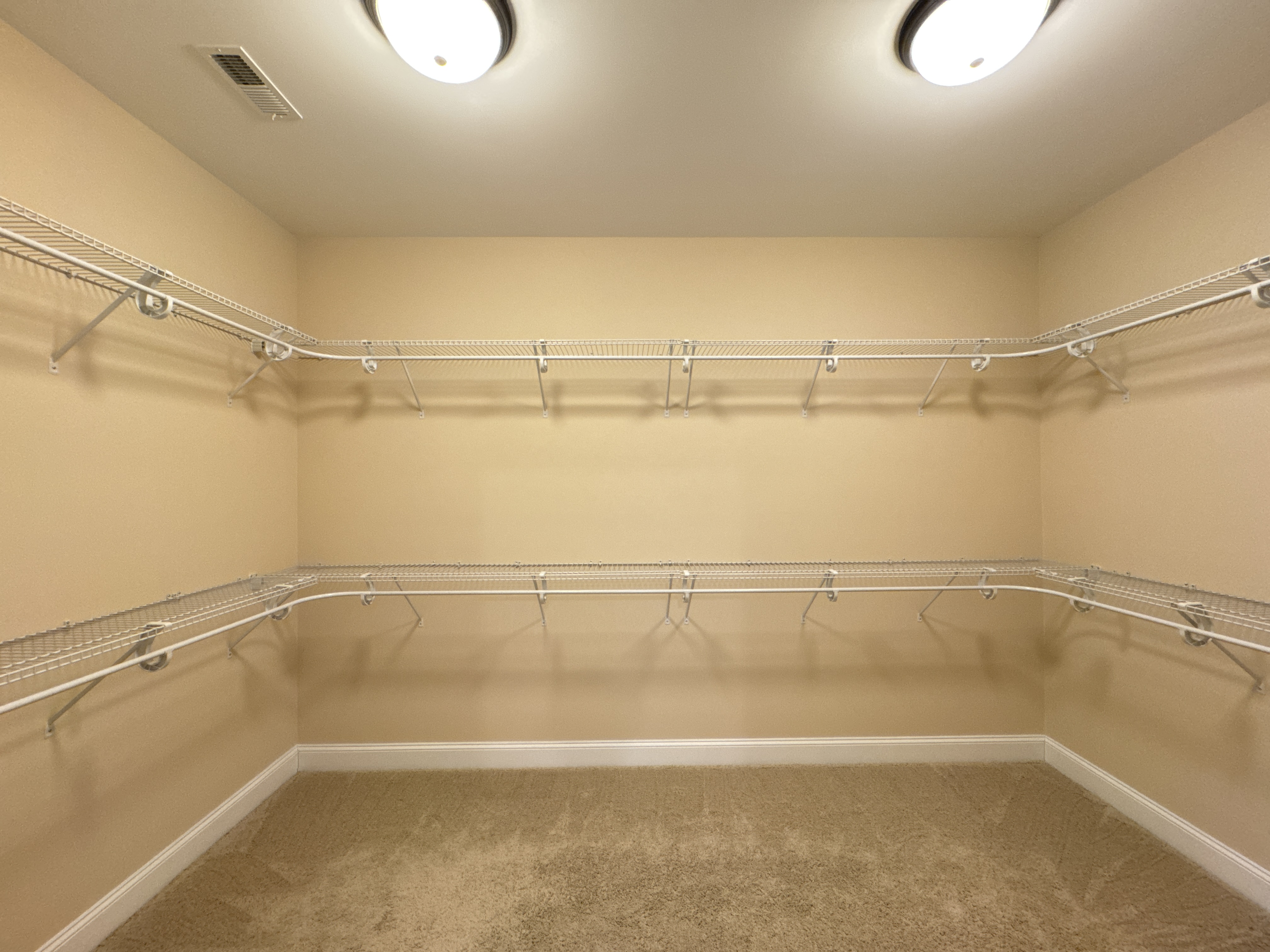 Walk-in closet 1